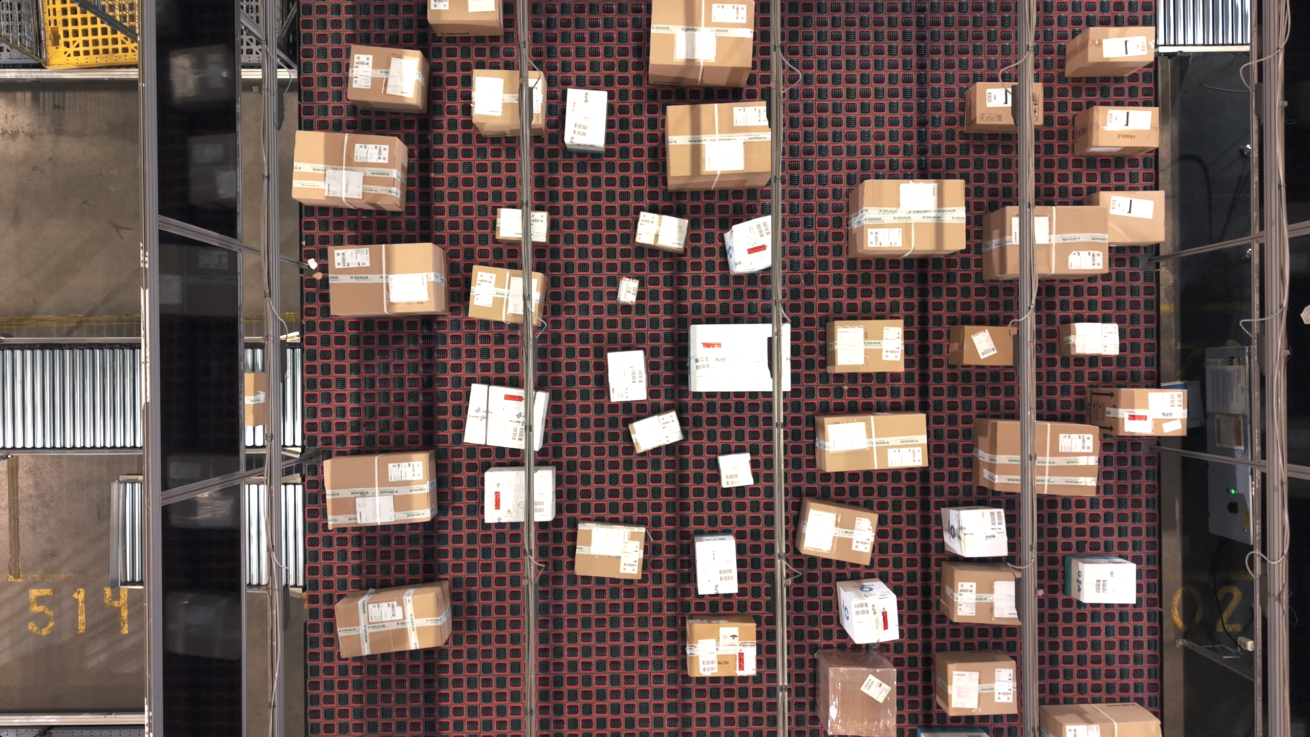 A birdsview image of the Omnimod sorter with boxes seamlessly moving