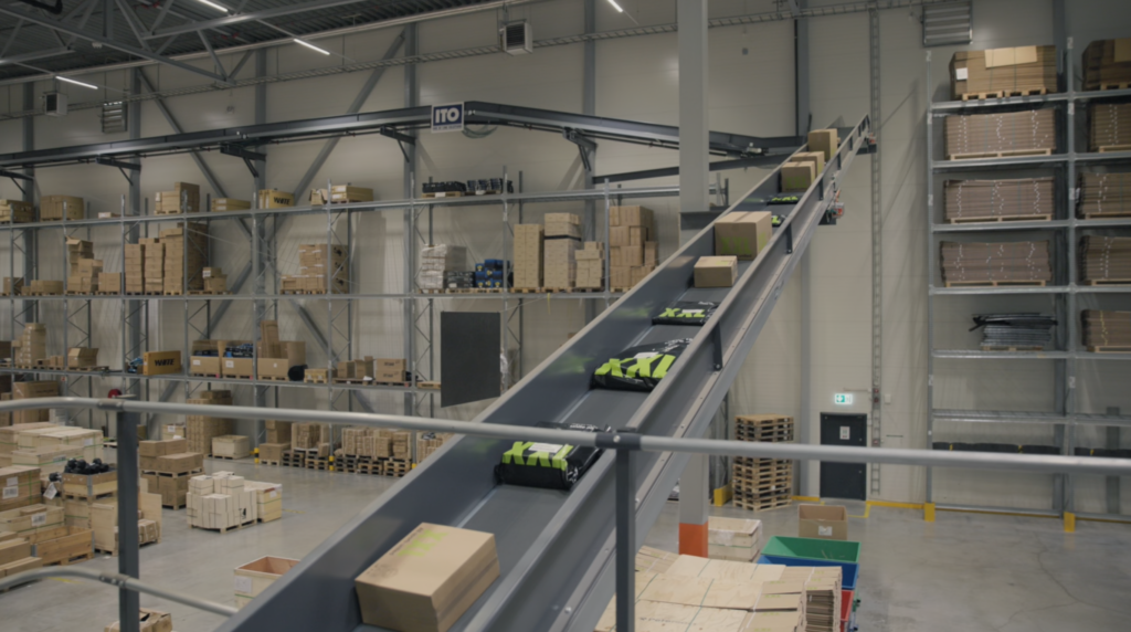 A picture of warehouse automation in action at XXL.