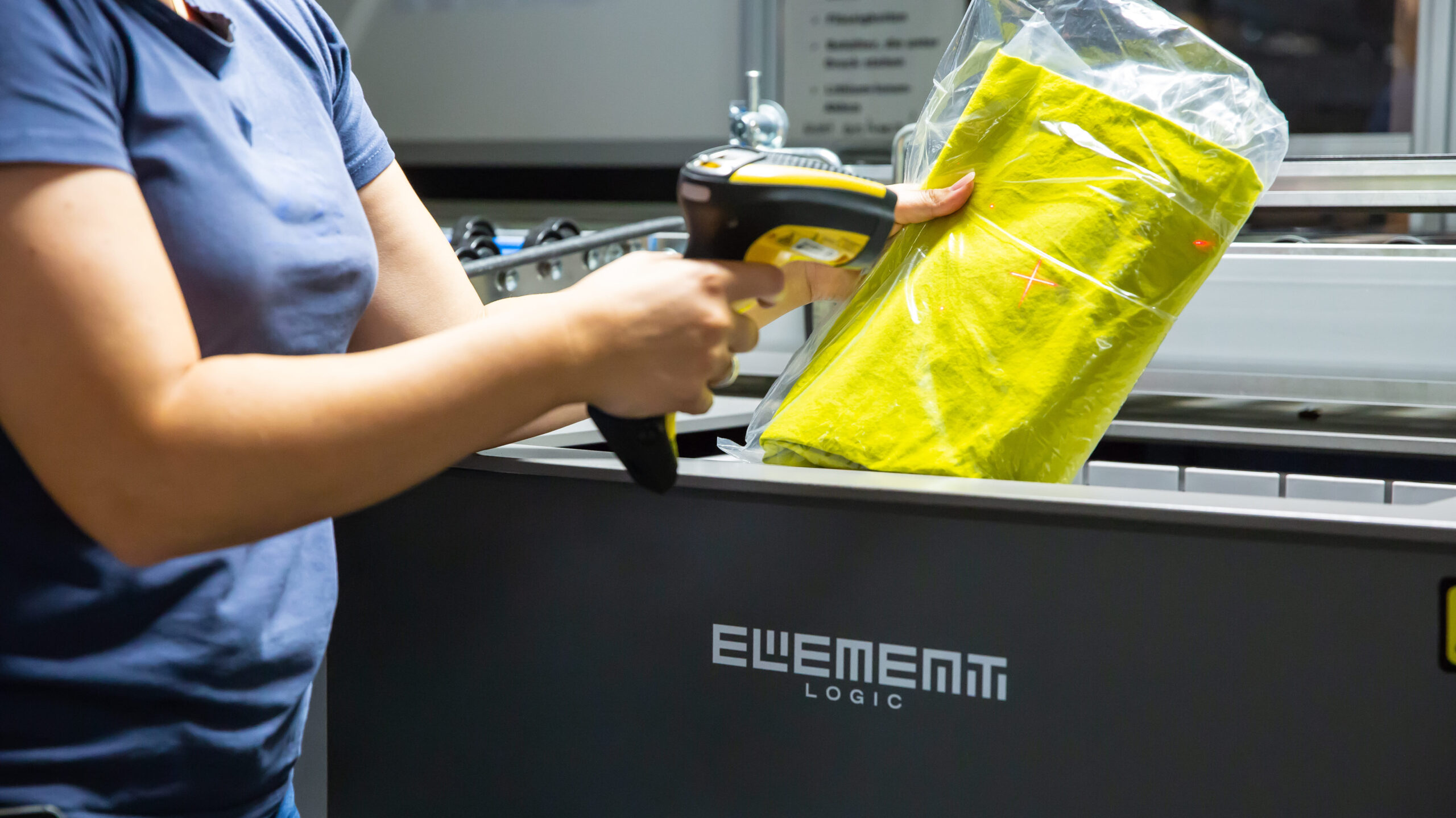 AutoStore puede integrarse en operativas omnicanal para agilizar la preparación de pedidos y la gestión de distintas referencias.