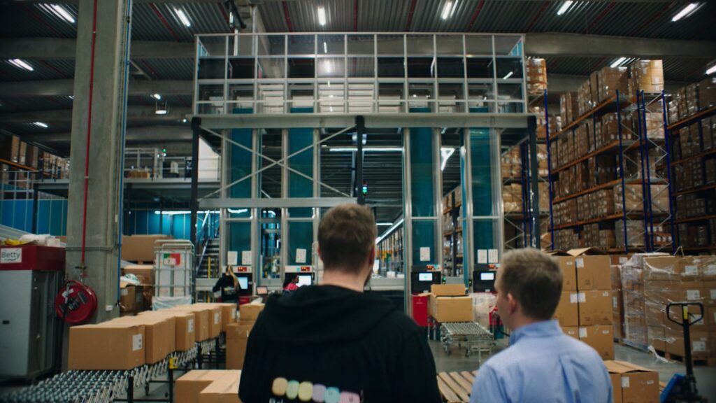 Hobbii duplicó con creces su margen EBITDA durante el primer año tras la puesta en marcha del sistema AutoStore™ de Element Logic.