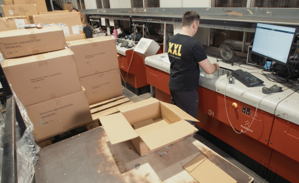 XXl staff picking inbound