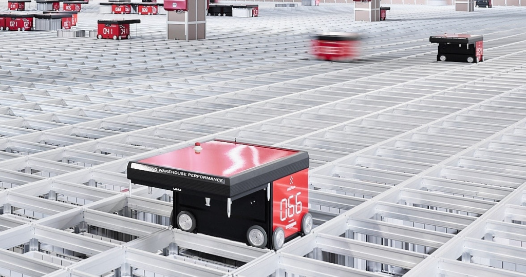 R5 robot in AutoStore grid