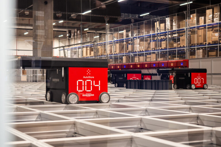 AutoSTore toiminnassa Finnish Desgn Shopissa.