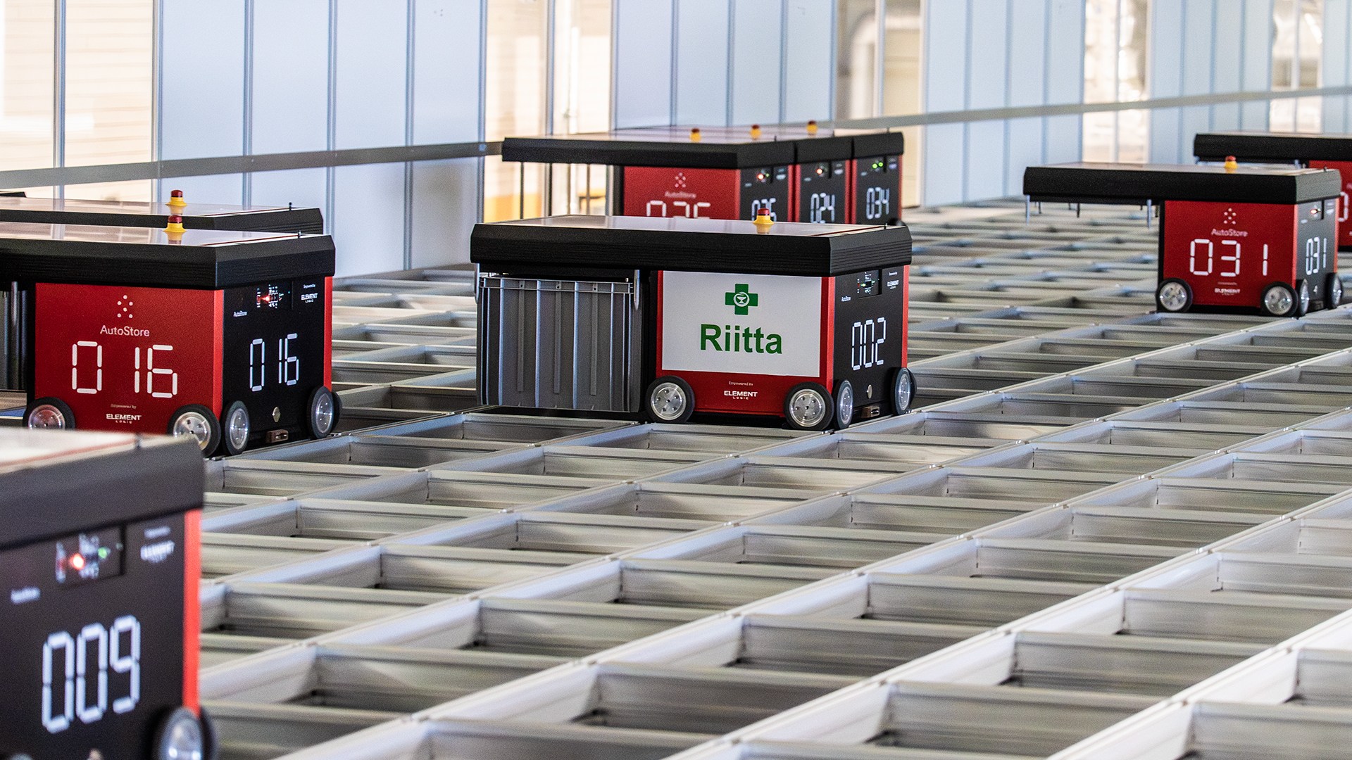 Varastorobotteja Medifonin varastolla