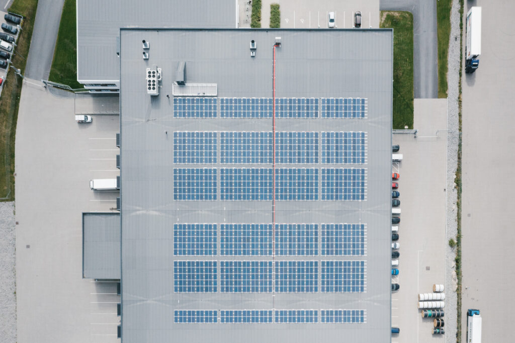Birds eye view of the Bergaard Amundsen warehouse with solar panels on roof