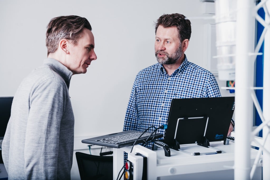 Steinar Overbeck Cook and Andreas Lord in Element Logic's lab