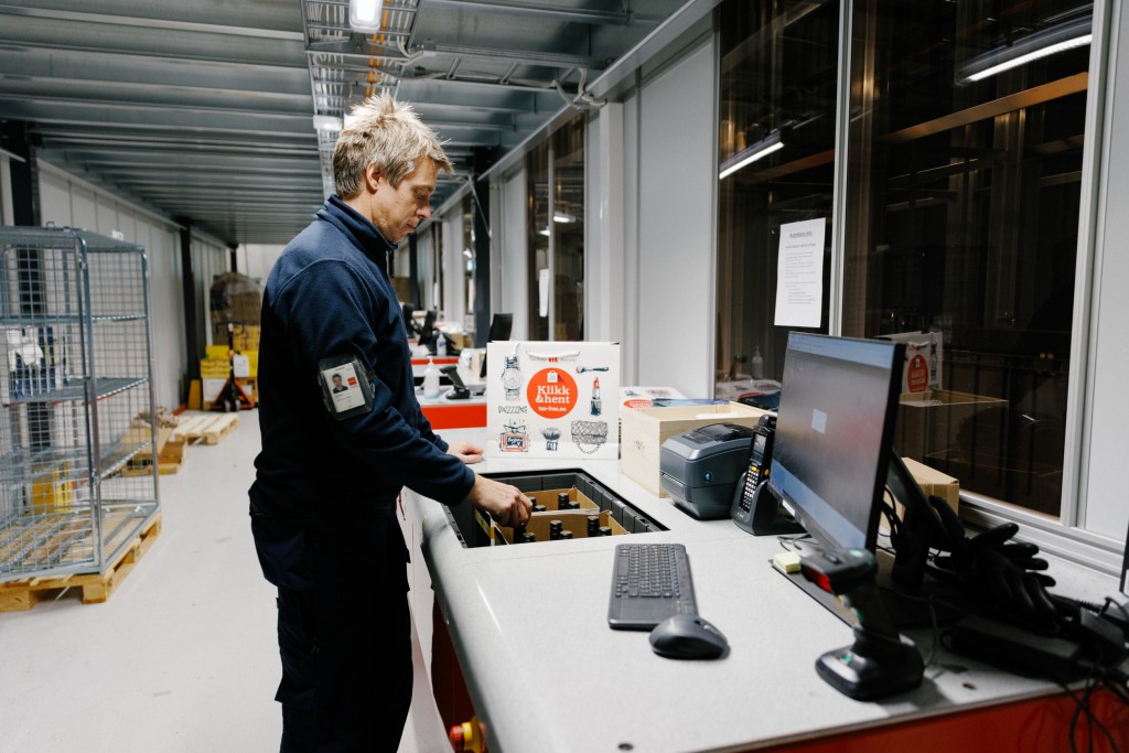 Øivind Andersen picking an order from AutoStore at a picking station