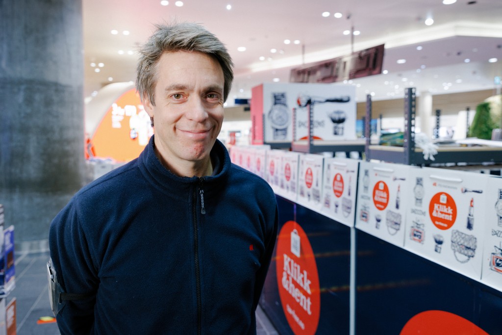 Øivind Andersen smiles to the camera in front of the Click & Collect orders
