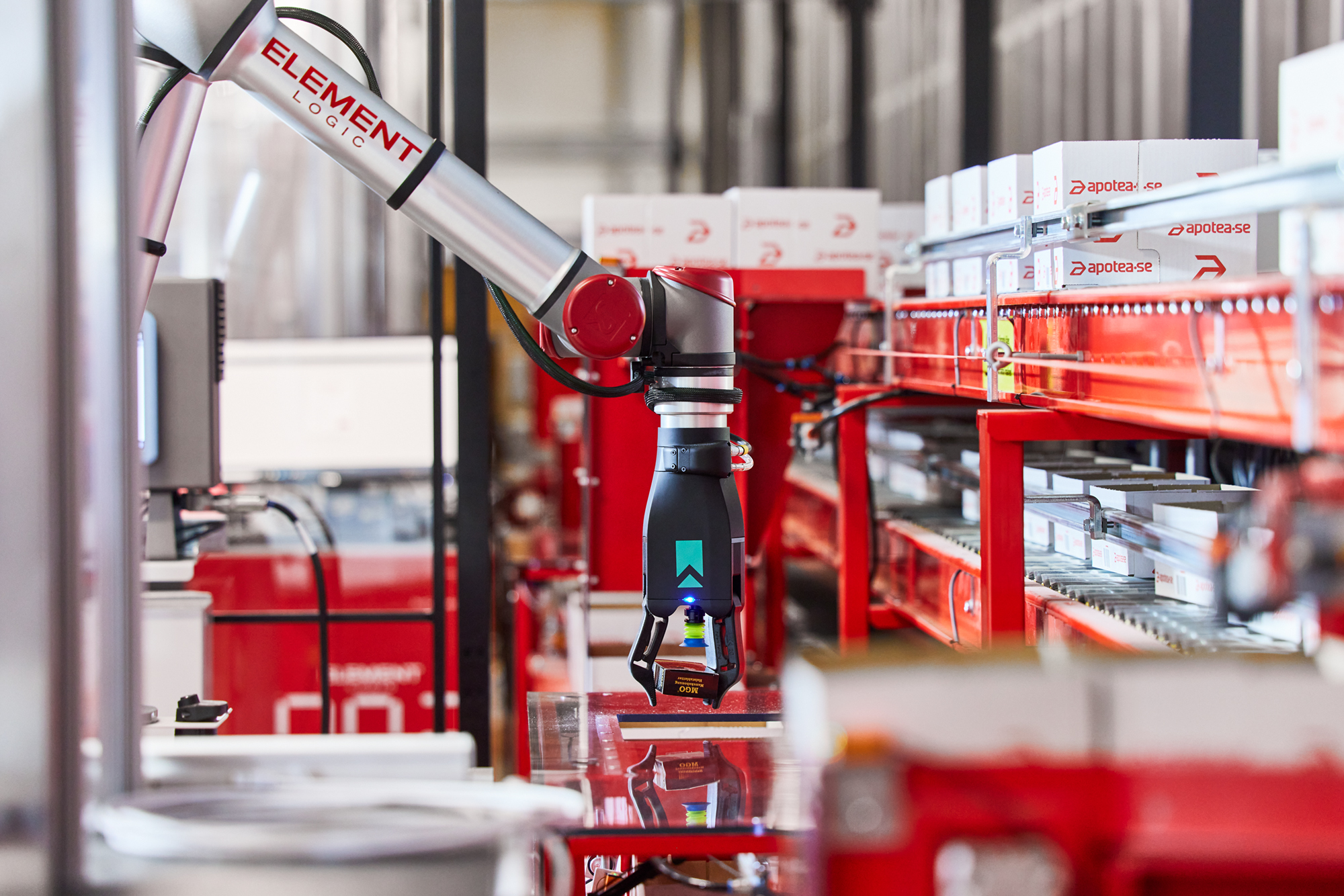 eOperator, a warehouse automation robotic arm picks orders.